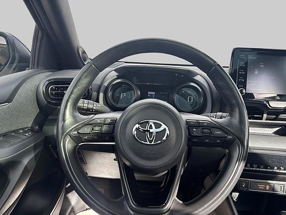 Toyota Yaris 9 of 12