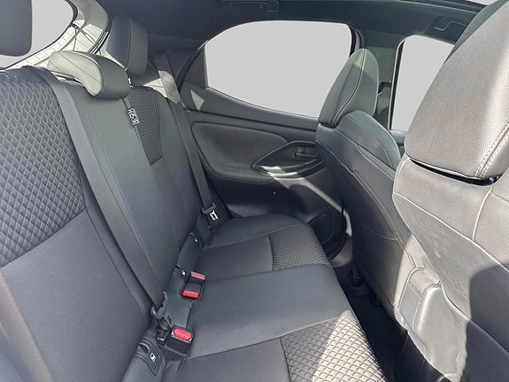 Toyota Yaris 7 of 12
