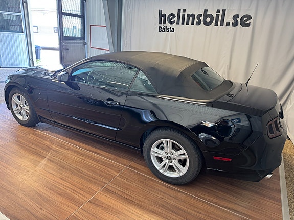 Ford Mustang 4 of 9