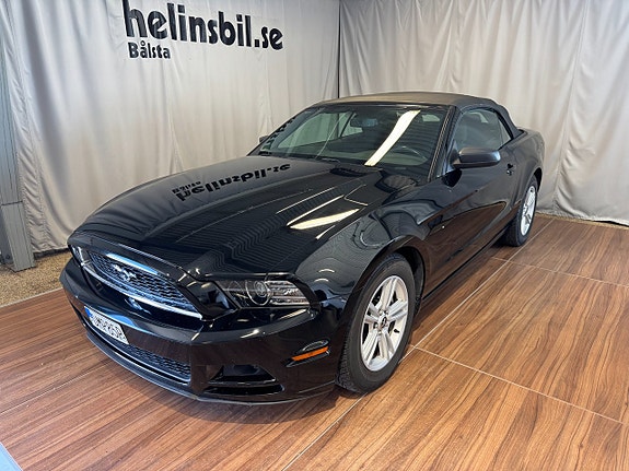 Ford Mustang 2 of 9