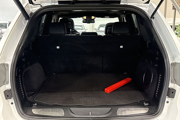 Jeep Grand Cherokee 25 of 25