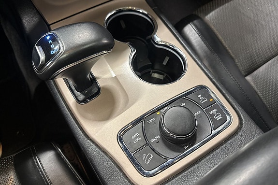 Jeep Grand Cherokee 17 of 25