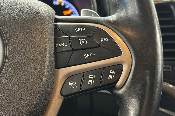 Jeep Grand Cherokee 11 of 25