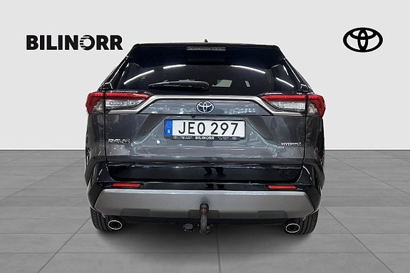 Toyota RAV4 5 of 12