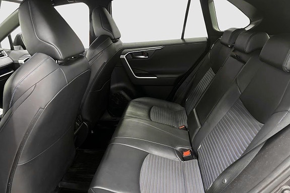 Toyota RAV4 9 of 12