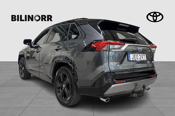 Toyota RAV4 3 of 12