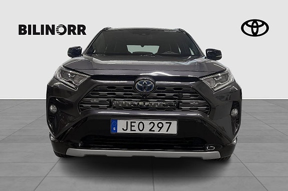 Toyota RAV4 6 of 12