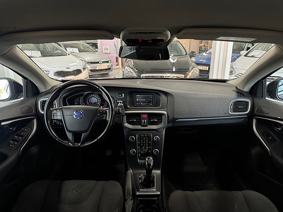 Volvo V40 7 of 22