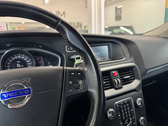 Volvo V40 9 of 22