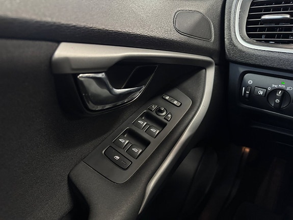 Volvo V40 12 of 22
