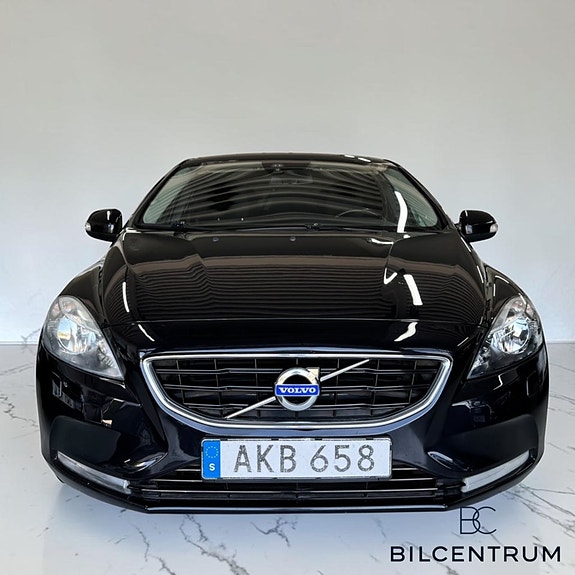 Volvo V40 2 of 22