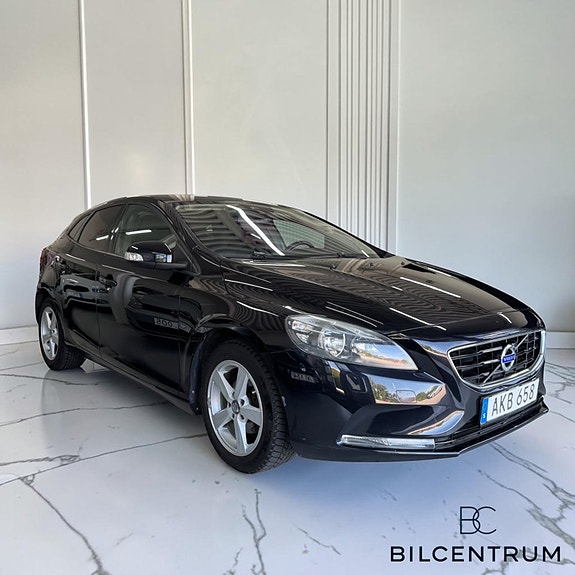 Volvo V40 3 of 22