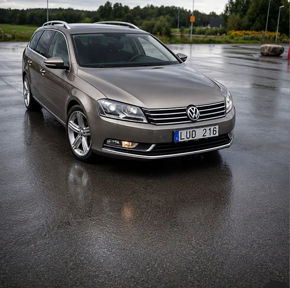 Volkswagen Passat 2 of 4