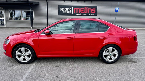 Skoda Octavia 2 of 8