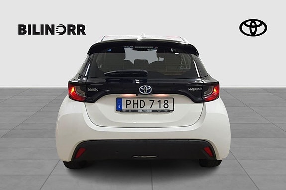 Toyota Yaris 4 of 23