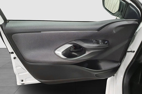 Toyota Yaris 21 of 23