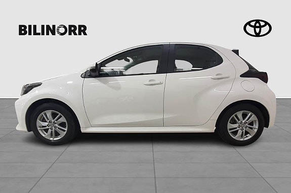Toyota Yaris 2 of 23
