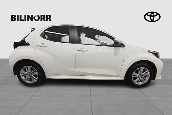 Toyota Yaris 7 of 23