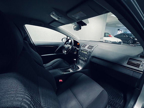 Toyota Avensis 9 of 22