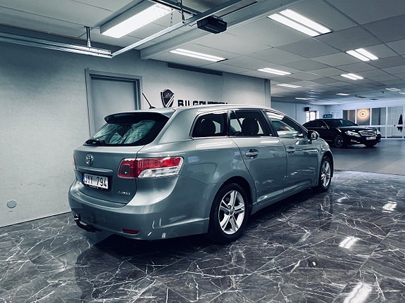 Toyota Avensis 4 of 22