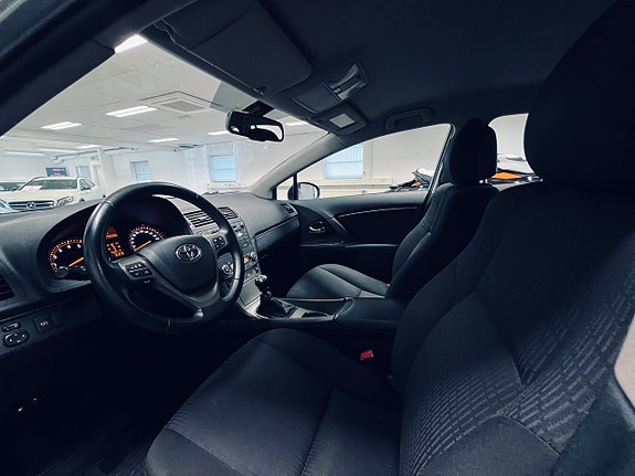 Toyota Avensis 11 of 22
