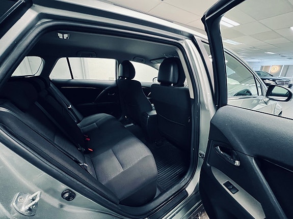 Toyota Avensis 8 of 22