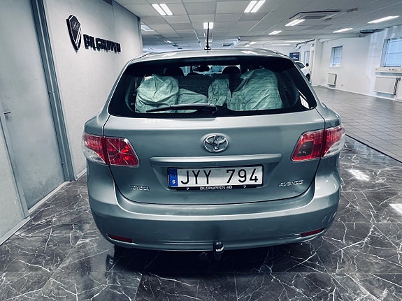 Toyota Avensis 5 of 22