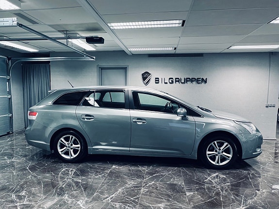 Toyota Avensis 3 of 22