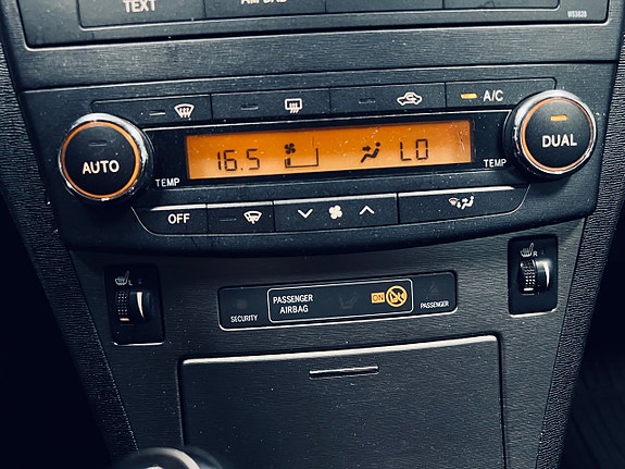 Toyota Avensis 18 of 22