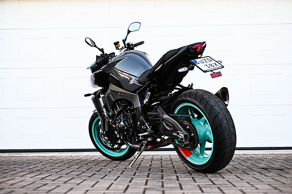Yamaha MT-10 4 of 10