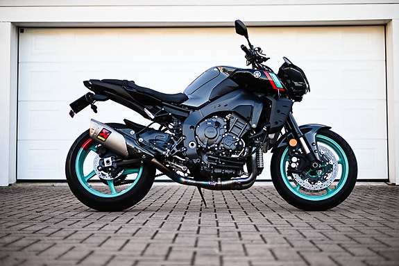Yamaha MT-10 2 of 10