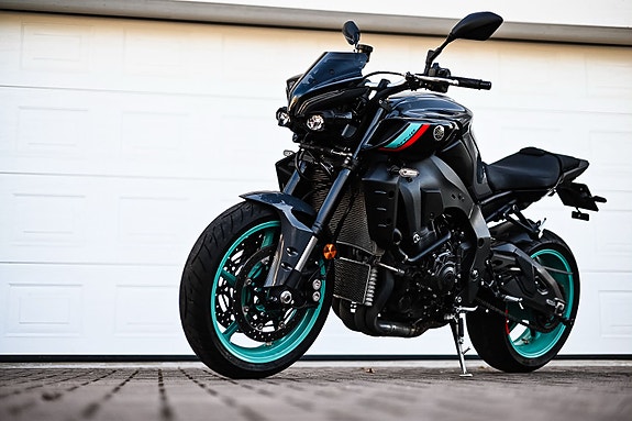 Yamaha MT-10 3 of 10