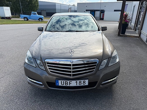 Mercedes-Benz E250 9 of 13