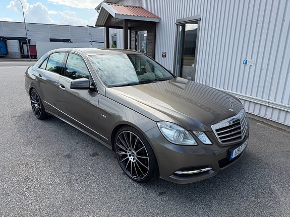 Mercedes-Benz E250 8 of 13