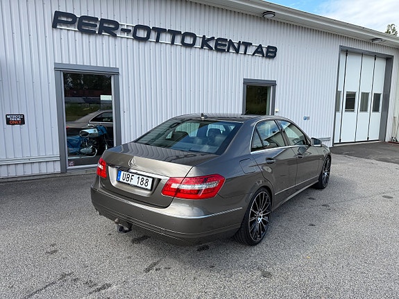 Mercedes-Benz E250 5 of 13