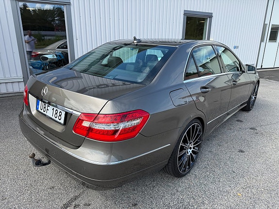 Mercedes-Benz E250 6 of 13