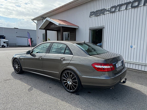 Mercedes-Benz E250 4 of 13
