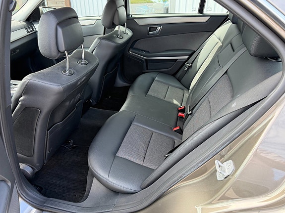 Mercedes-Benz E250 11 of 13
