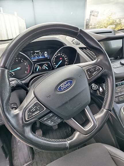 Ford Kuga 9 of 24