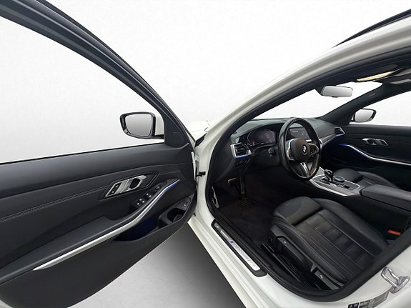 BMW 330i 18 of 30
