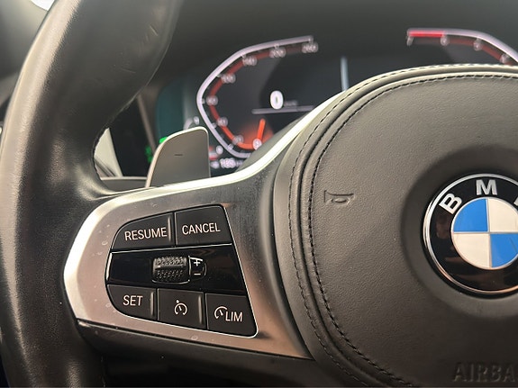 BMW 330i 28 of 30