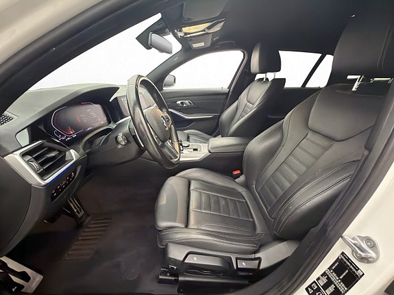 BMW 330i 13 of 30