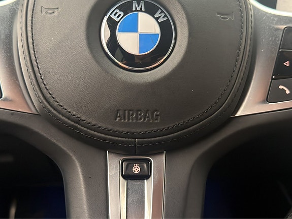 BMW 330i 27 of 30