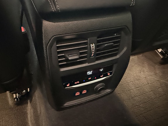 BMW 330i 17 of 30