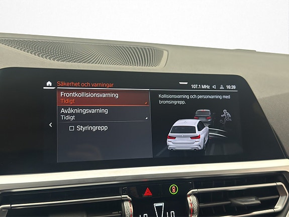 BMW 330i 24 of 30