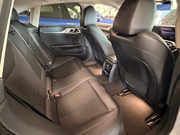 BMW i4 9 of 12