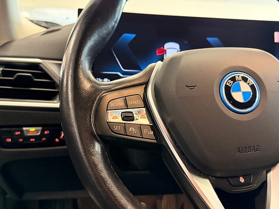 BMW i4 7 of 12