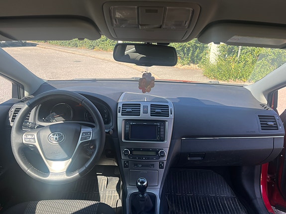 Toyota Avensis 4 of 12