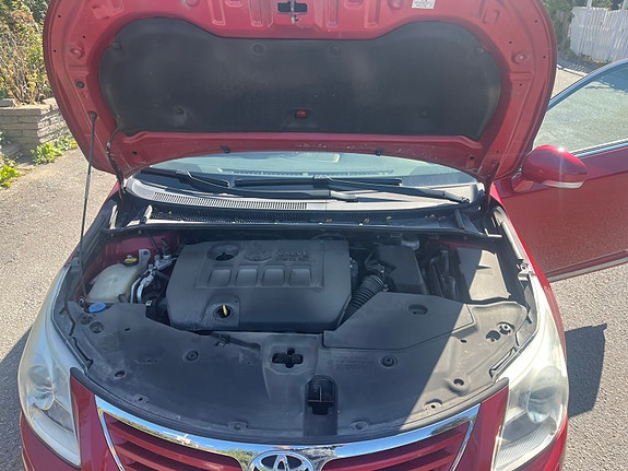 Toyota Avensis 7 of 12