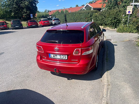 Toyota Avensis 9 of 12